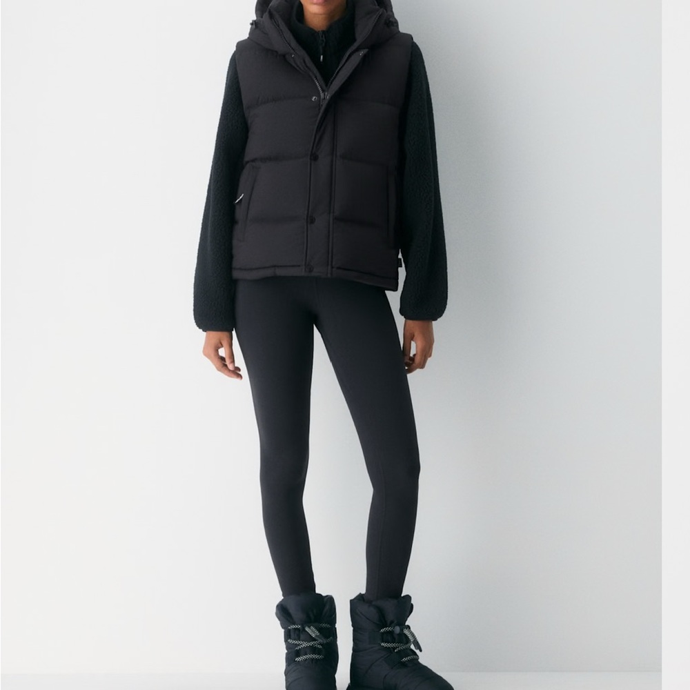 Black Aritzia Super Puff Vest with Hood